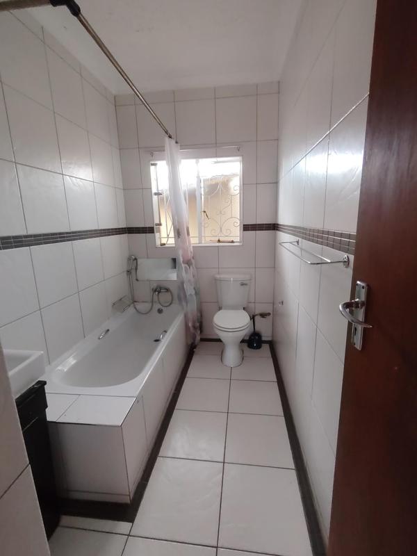 4 Bedroom Property for Sale in Dawnview Gauteng