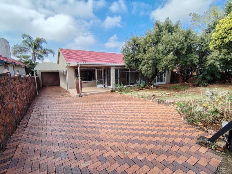 4 Bedroom Property for Sale in Dawnview Gauteng