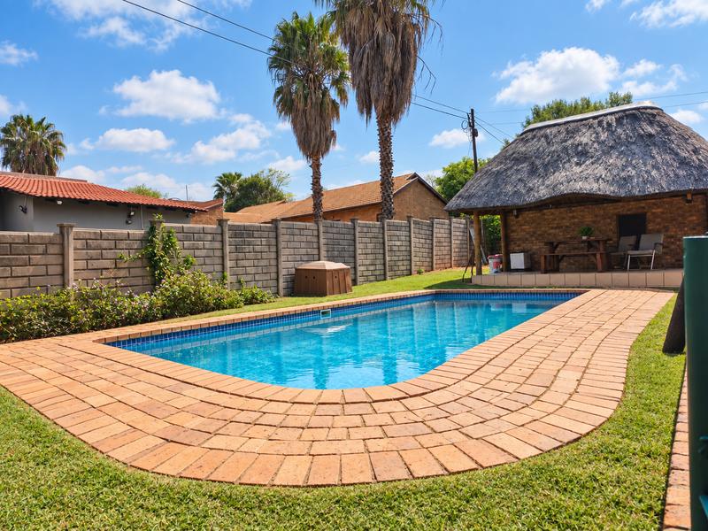4 Bedroom Property for Sale in Heuweloord Gauteng