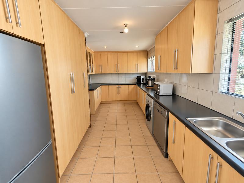 4 Bedroom Property for Sale in Heuweloord Gauteng