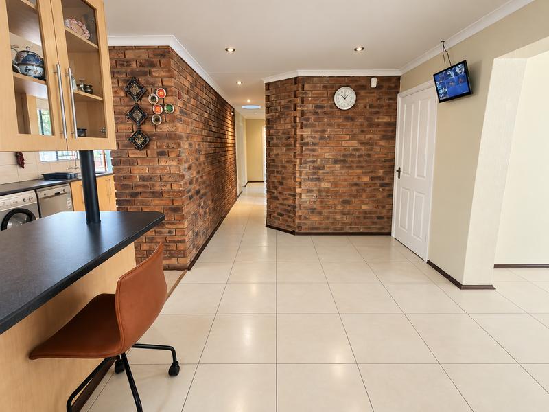 4 Bedroom Property for Sale in Heuweloord Gauteng