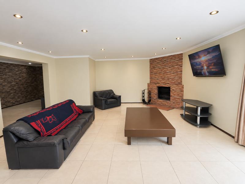 4 Bedroom Property for Sale in Heuweloord Gauteng