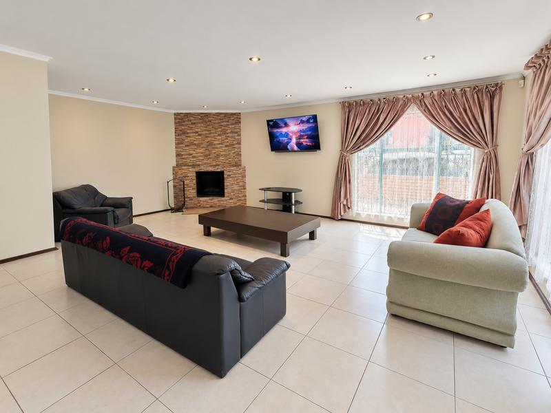4 Bedroom Property for Sale in Heuweloord Gauteng