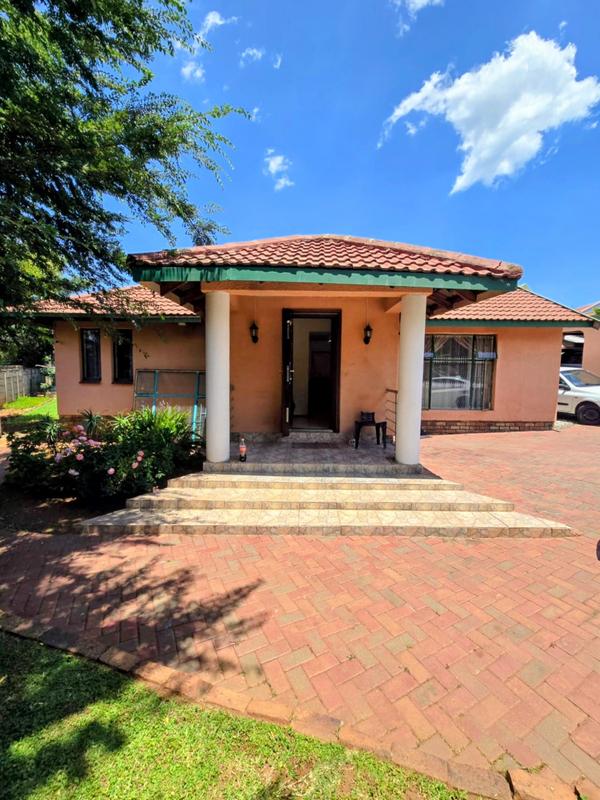 4 Bedroom Property for Sale in Heuweloord Gauteng
