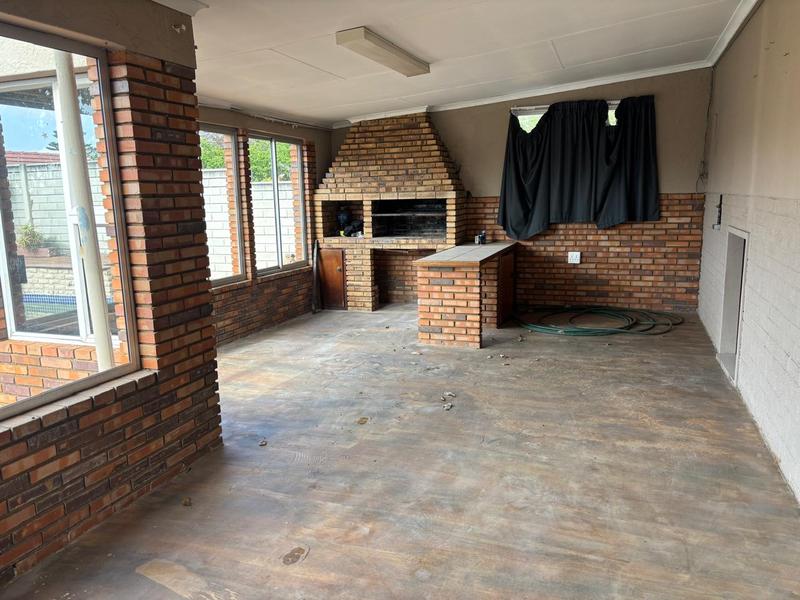 4 Bedroom Property for Sale in Dawnview Gauteng