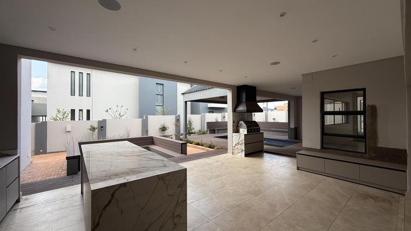 6 Bedroom Property for Sale in Midstream Heights Gauteng