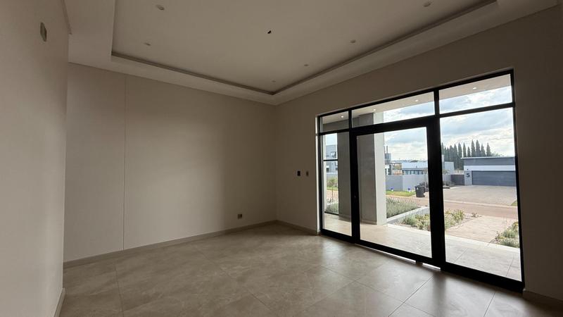 6 Bedroom Property for Sale in Midstream Heights Gauteng