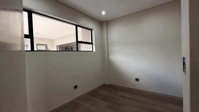 6 Bedroom Property for Sale in Midstream Heights Gauteng