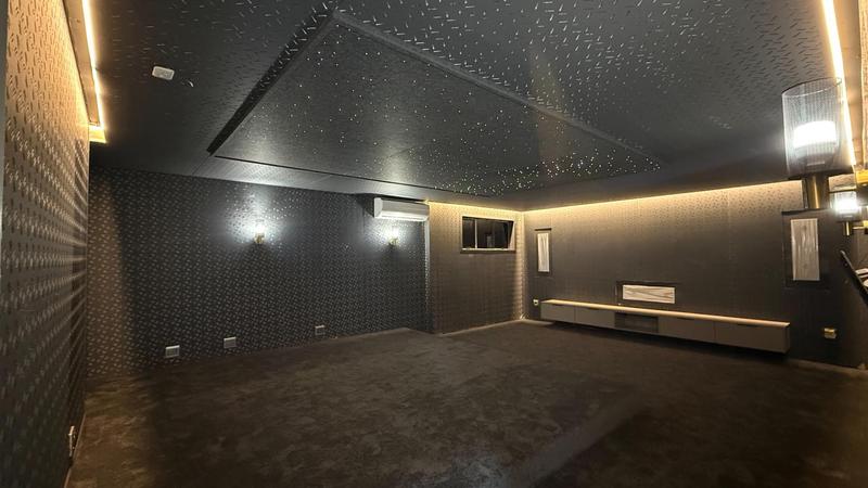 6 Bedroom Property for Sale in Midstream Heights Gauteng