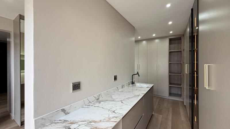 6 Bedroom Property for Sale in Midstream Heights Gauteng