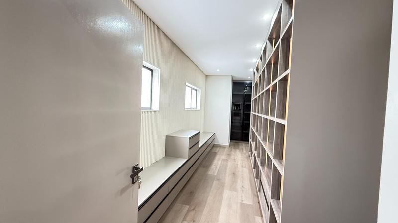6 Bedroom Property for Sale in Midstream Heights Gauteng
