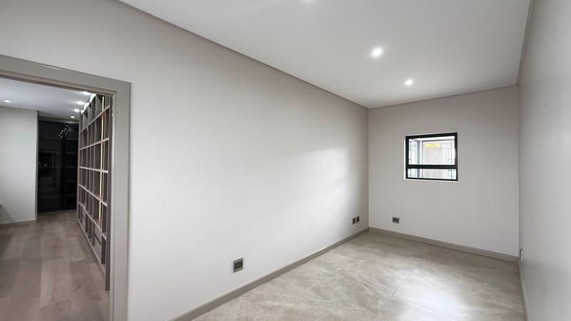 6 Bedroom Property for Sale in Midstream Heights Gauteng
