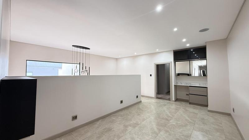 6 Bedroom Property for Sale in Midstream Heights Gauteng