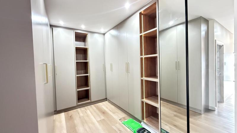 6 Bedroom Property for Sale in Midstream Heights Gauteng