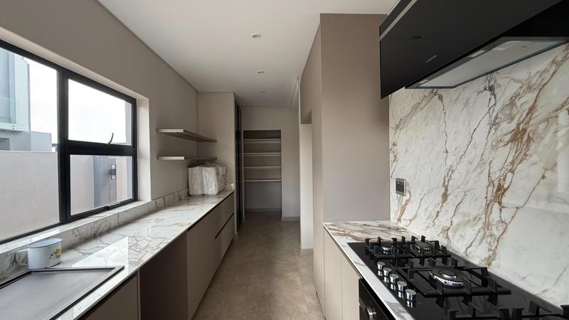 6 Bedroom Property for Sale in Midstream Heights Gauteng