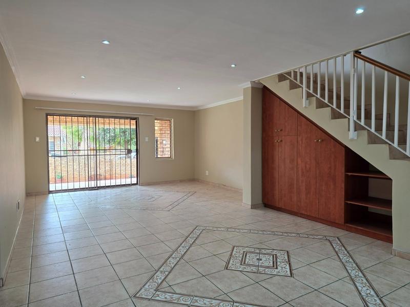 4 Bedroom Property for Sale in Ruimsig Noord Gauteng