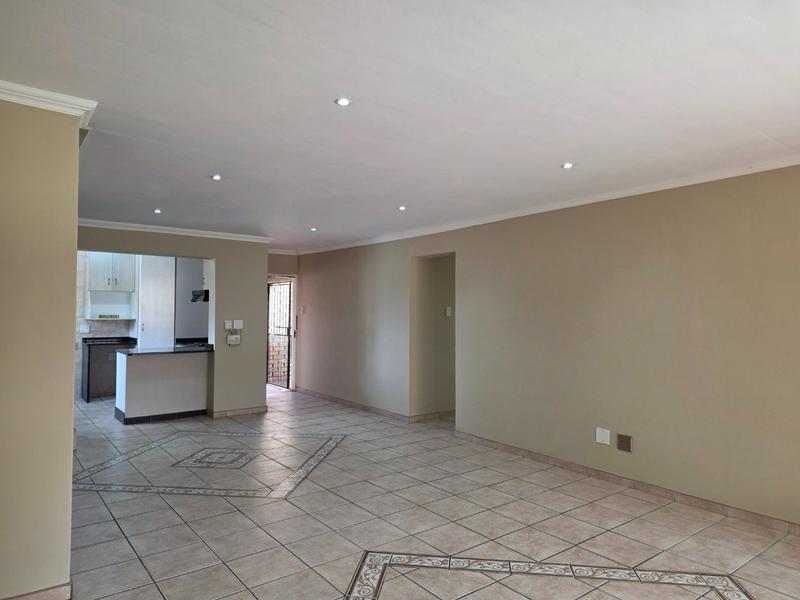 4 Bedroom Property for Sale in Ruimsig Noord Gauteng
