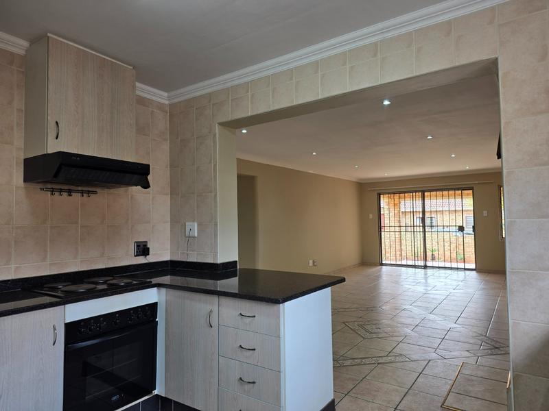 4 Bedroom Property for Sale in Ruimsig Noord Gauteng
