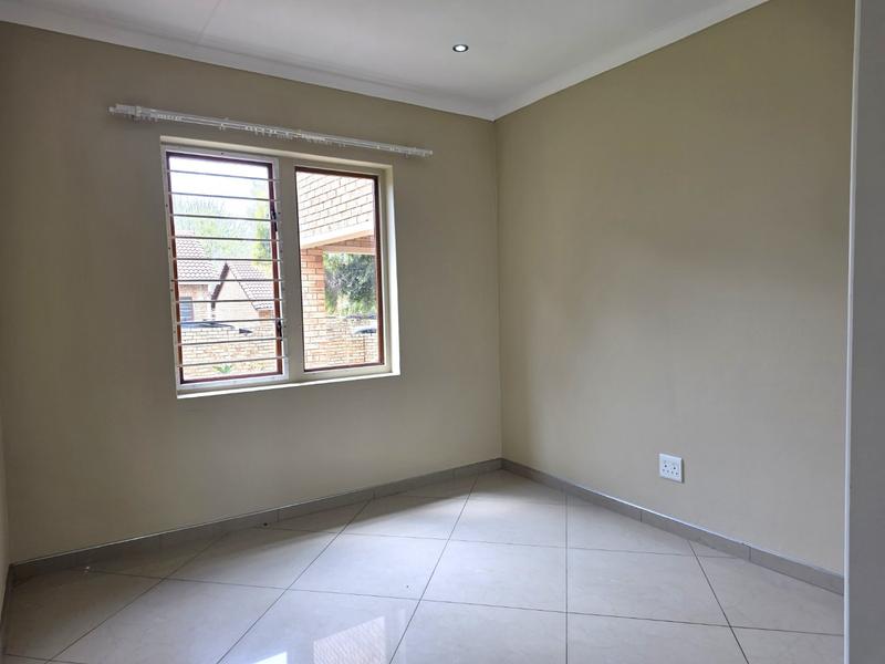 4 Bedroom Property for Sale in Ruimsig Noord Gauteng