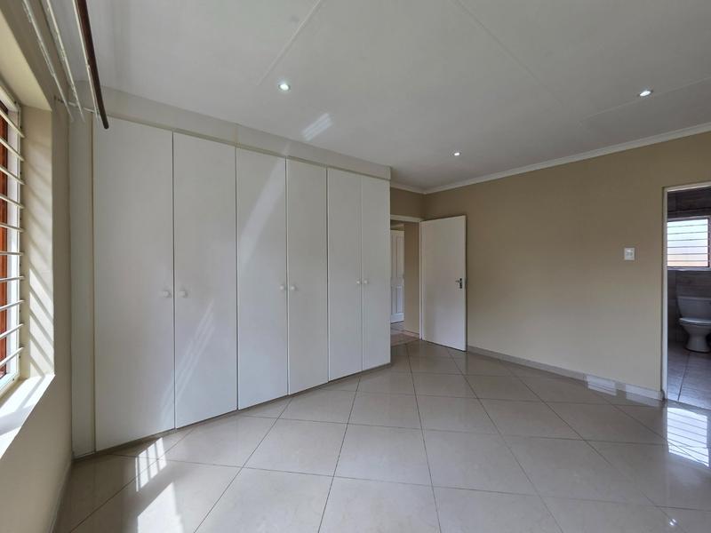 4 Bedroom Property for Sale in Ruimsig Noord Gauteng