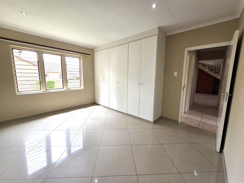 4 Bedroom Property for Sale in Ruimsig Noord Gauteng