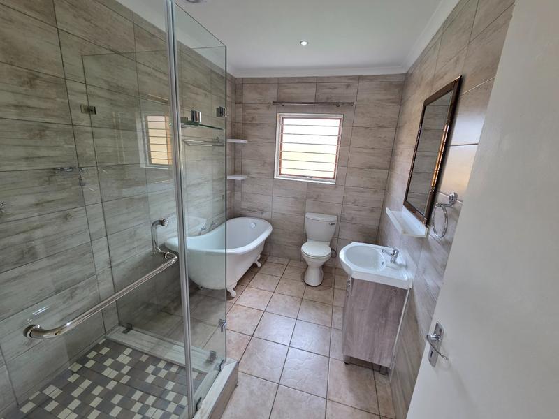 4 Bedroom Property for Sale in Ruimsig Noord Gauteng