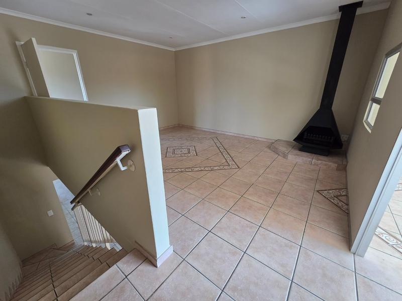 4 Bedroom Property for Sale in Ruimsig Noord Gauteng