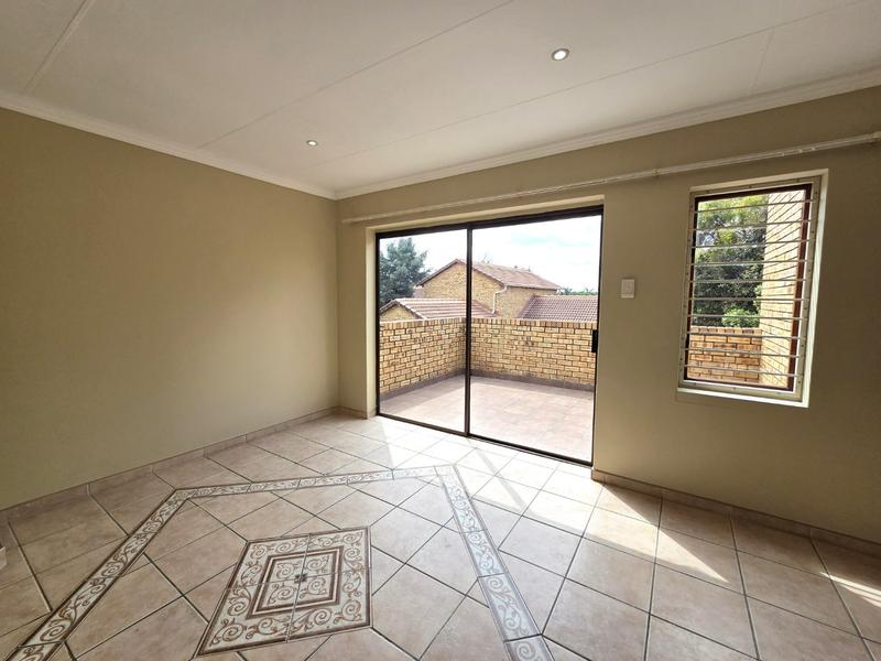 4 Bedroom Property for Sale in Ruimsig Noord Gauteng