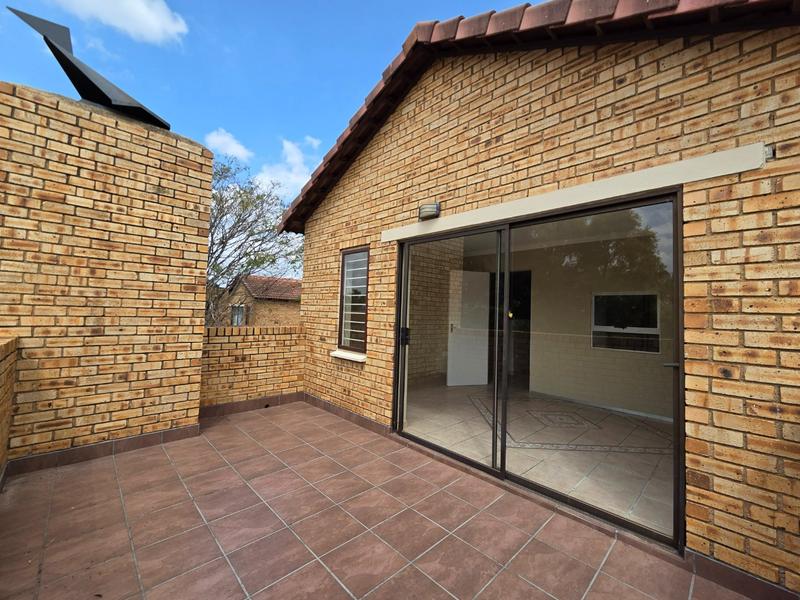 4 Bedroom Property for Sale in Ruimsig Noord Gauteng