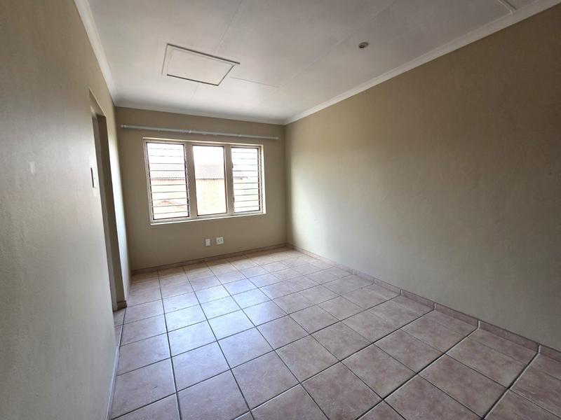 4 Bedroom Property for Sale in Ruimsig Noord Gauteng