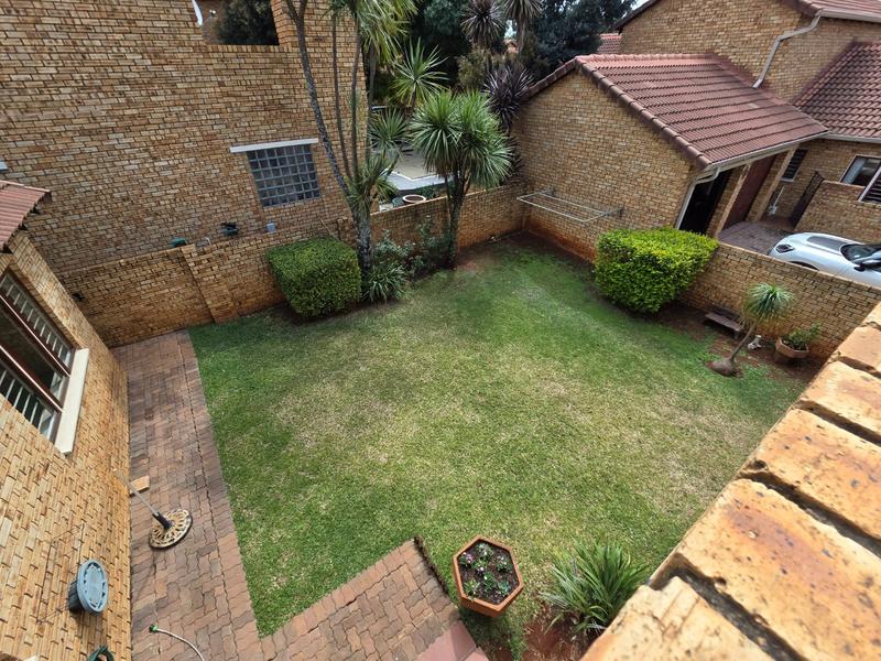 4 Bedroom Property for Sale in Ruimsig Noord Gauteng