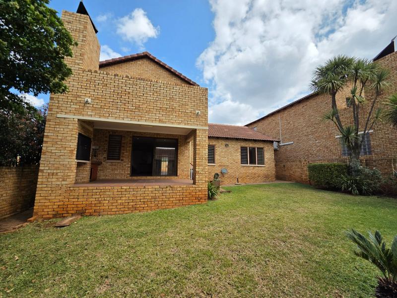 4 Bedroom Property for Sale in Ruimsig Noord Gauteng