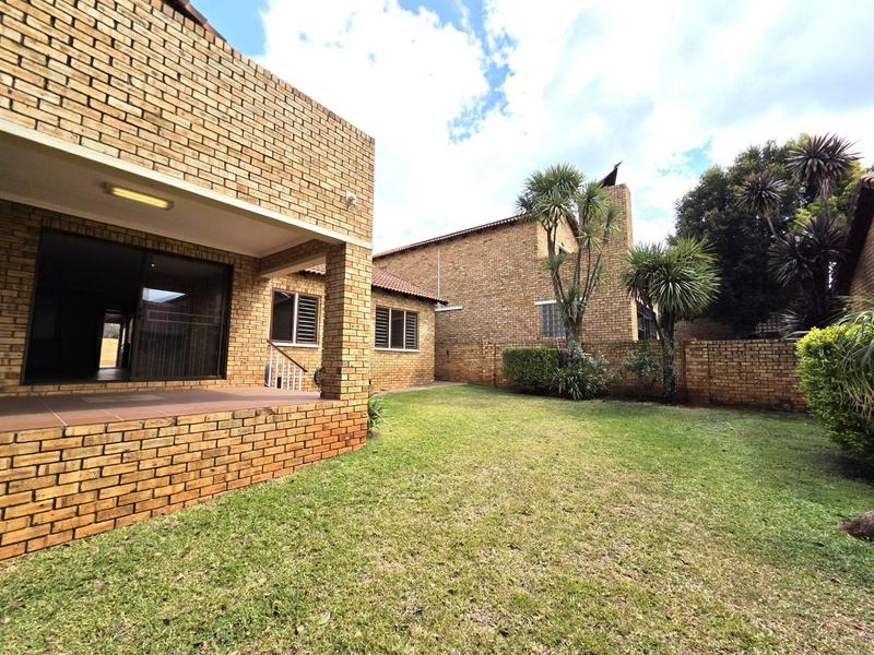 4 Bedroom Property for Sale in Ruimsig Noord Gauteng