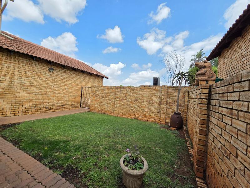 4 Bedroom Property for Sale in Ruimsig Noord Gauteng