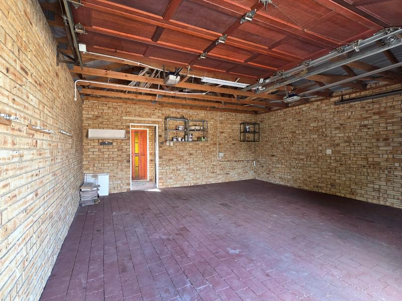 4 Bedroom Property for Sale in Ruimsig Noord Gauteng