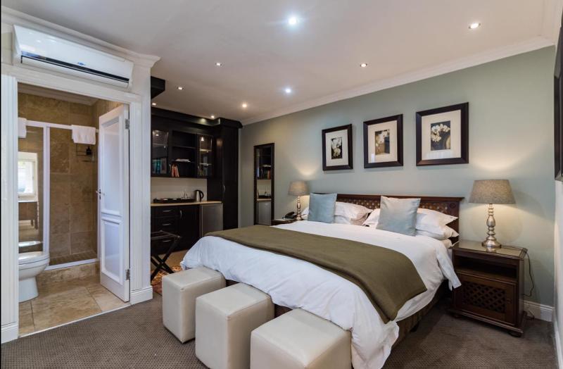 9 Bedroom Property for Sale in Groenkloof Gauteng