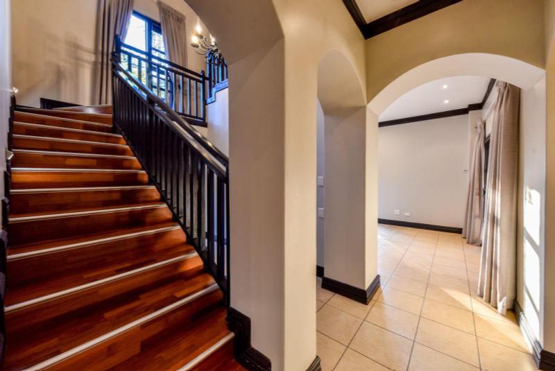 5 Bedroom Property for Sale in Waterkloof Ridge Gauteng