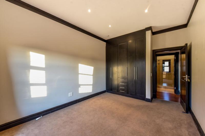 5 Bedroom Property for Sale in Waterkloof Ridge Gauteng