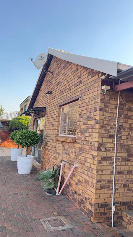 To Let 5 Bedroom Property for Rent in The Orchards Gauteng
