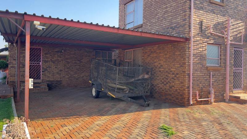 To Let 5 Bedroom Property for Rent in The Orchards Gauteng