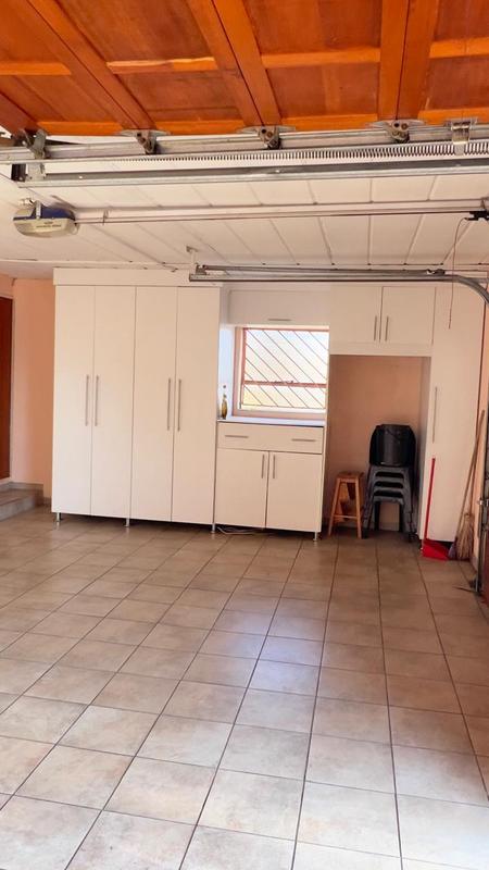 To Let 5 Bedroom Property for Rent in The Orchards Gauteng