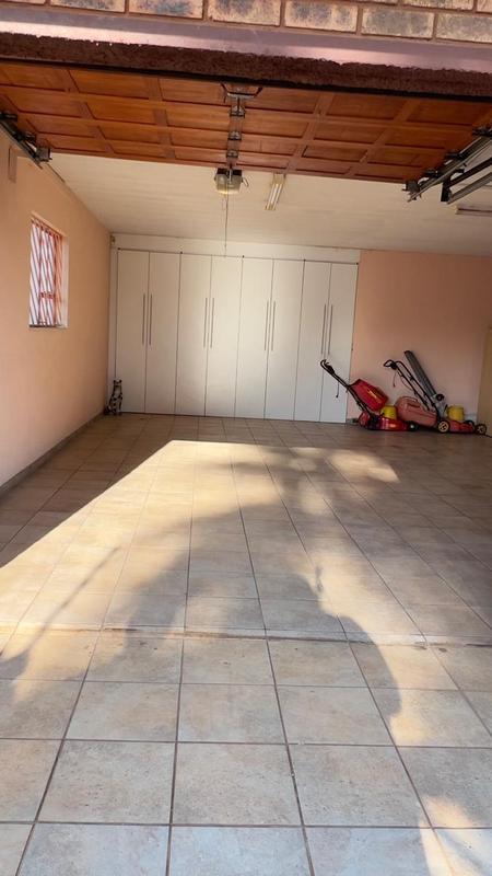 To Let 5 Bedroom Property for Rent in The Orchards Gauteng
