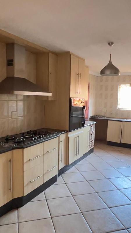 To Let 5 Bedroom Property for Rent in The Orchards Gauteng