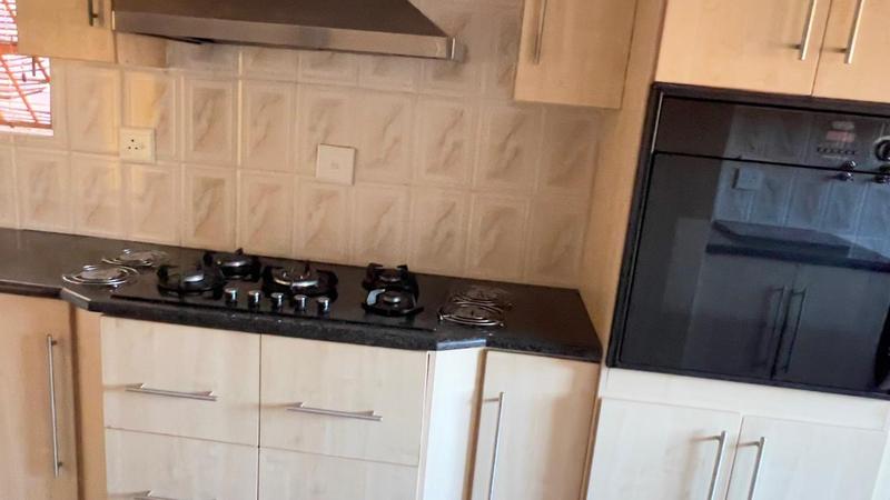To Let 5 Bedroom Property for Rent in The Orchards Gauteng