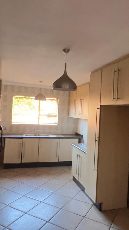 To Let 5 Bedroom Property for Rent in The Orchards Gauteng