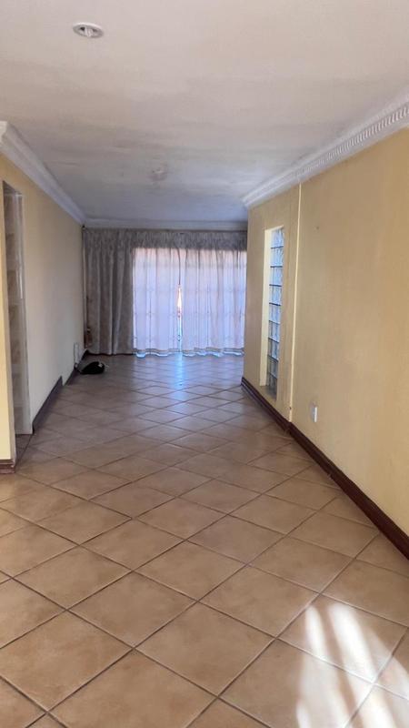 To Let 5 Bedroom Property for Rent in The Orchards Gauteng