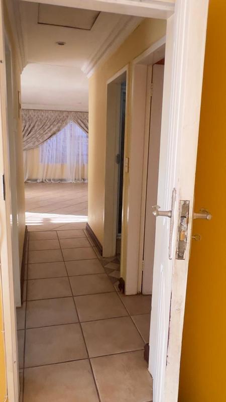 To Let 5 Bedroom Property for Rent in The Orchards Gauteng