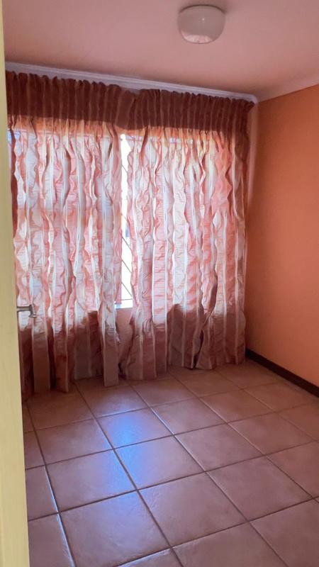 To Let 5 Bedroom Property for Rent in The Orchards Gauteng