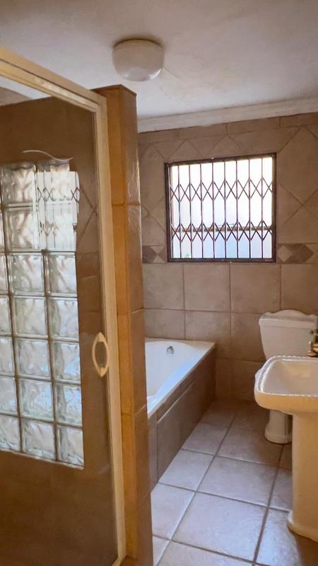 To Let 5 Bedroom Property for Rent in The Orchards Gauteng