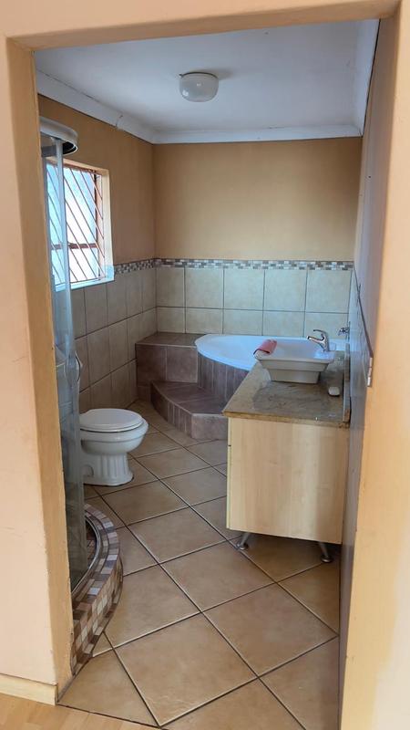 To Let 5 Bedroom Property for Rent in The Orchards Gauteng